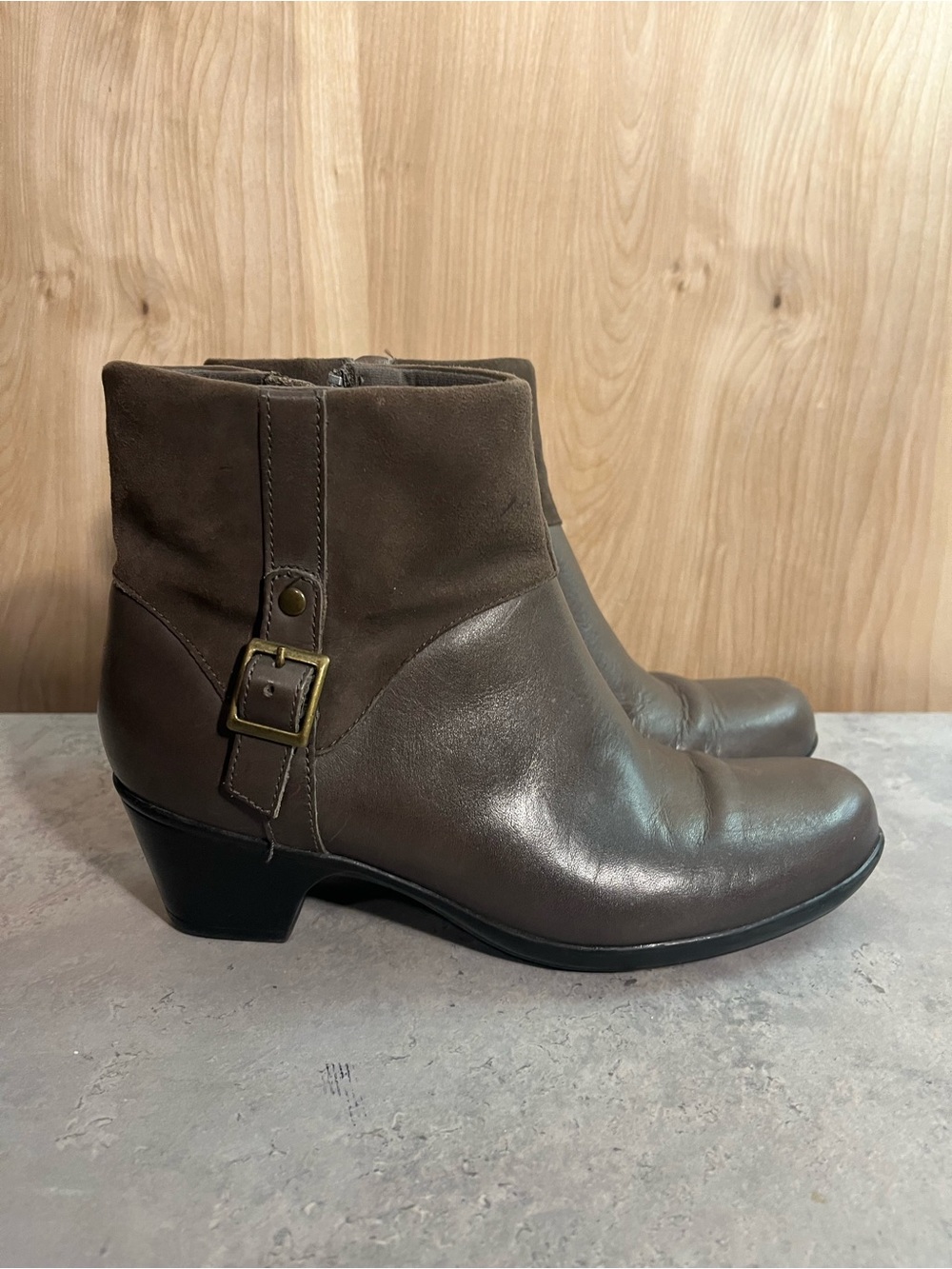 Clarks Bendables Leather Suede Upper Dover Booties Side Zip Boots Size 7W